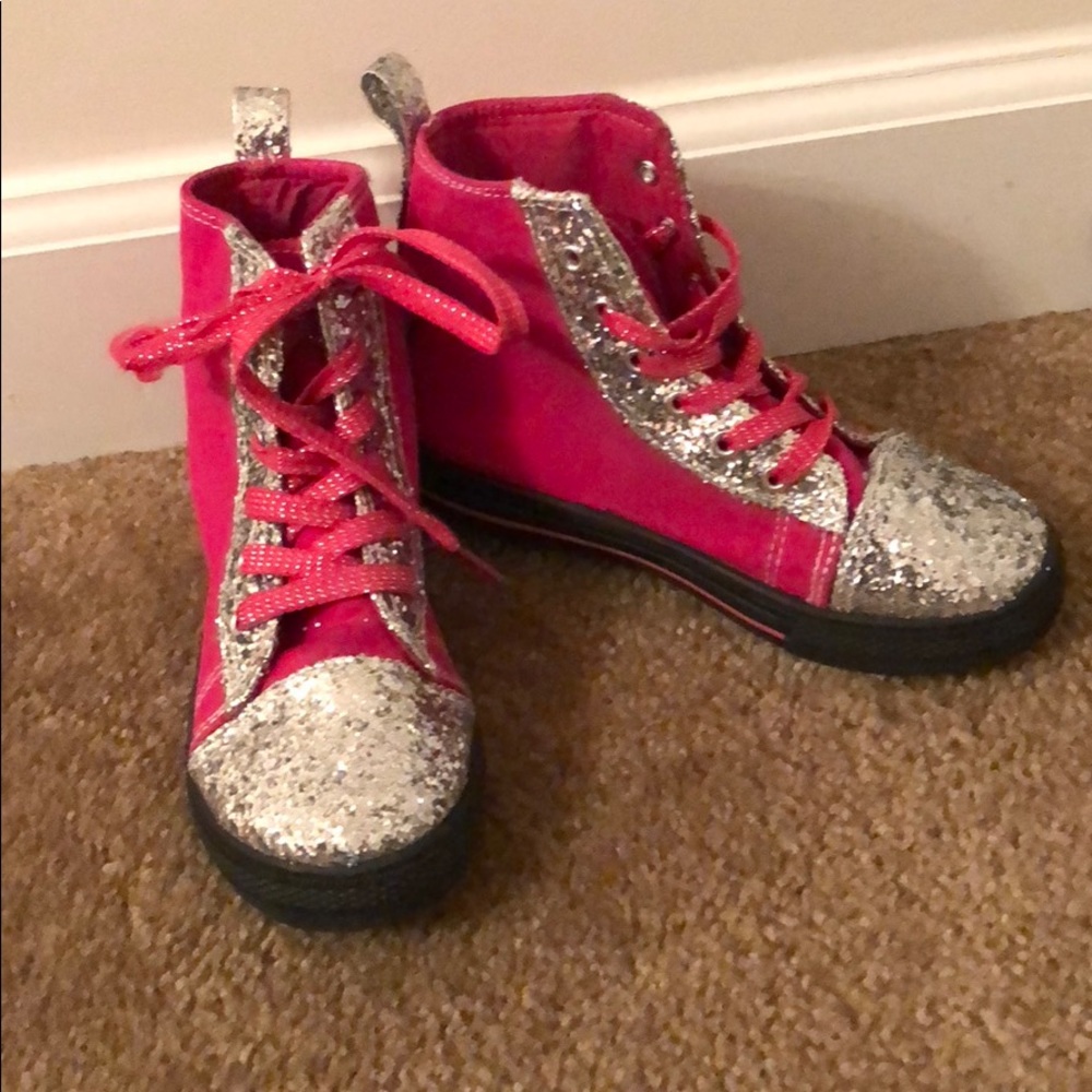 Cute pink sneakers!